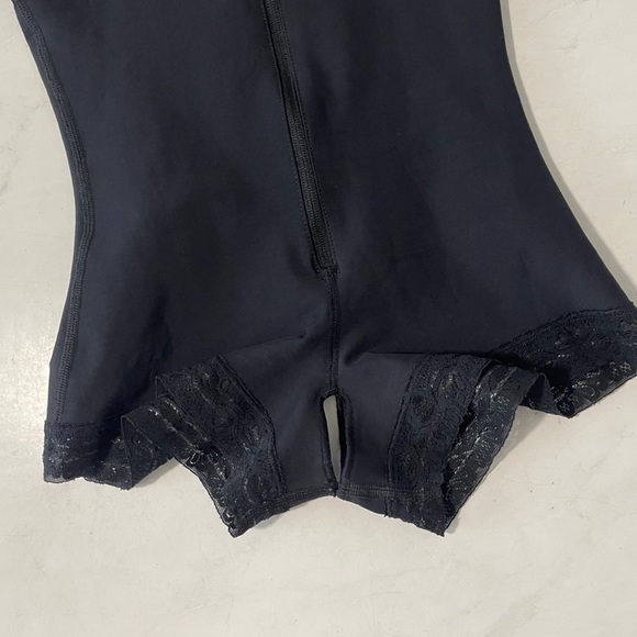 Leonisa Shapewear Black Firm Compression Open Bust Body Shaper Boyshorts Medium - Picture 8 of 9